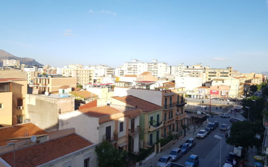 LUMINOSO 4 VANI ZONA PITRE’ IN OTTIMO STATO