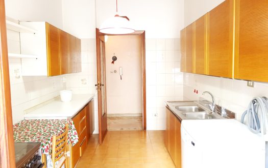 LUMINOSO 5 VANI IN VIA AQUILEIA