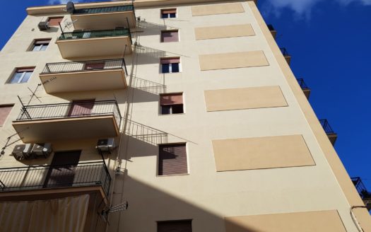 LUMINOSO 4 VANI ZONA PITRE’ IN OTTIMO STATO