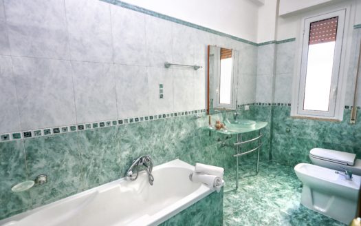 LUMINOSO 4 VANI ZONA PITRE’ IN OTTIMO STATO