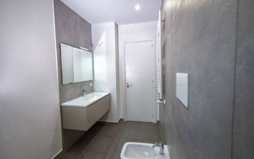 RIFINITO 5 VANI IN CONTESTO SIGNORILE DI VIA AUSONIA