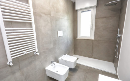 RIFINITO 5 VANI IN CONTESTO SIGNORILE DI VIA AUSONIA