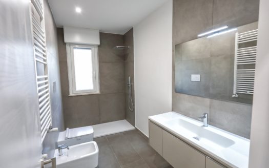 RIFINITO 5 VANI IN CONTESTO SIGNORILE DI VIA AUSONIA