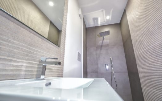 RIFINITO 5 VANI IN CONTESTO SIGNORILE DI VIA AUSONIA