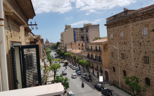 LUMINOSO DUPLEX IN OTTIMO STATO IN CORSO CALATAFIMI BASSA