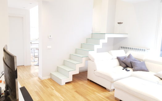 LUMINOSO DUPLEX IN OTTIMO STATO IN CORSO CALATAFIMI BASSA