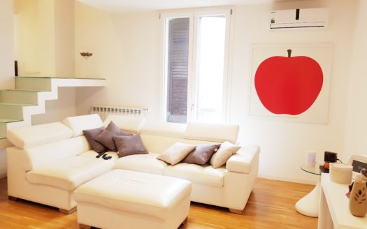 LUMINOSO DUPLEX IN OTTIMO STATO IN CORSO CALATAFIMI BASSA