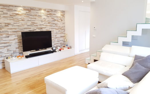 LUMINOSO DUPLEX IN OTTIMO STATO IN CORSO CALATAFIMI BASSA