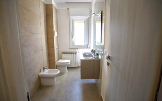 LUMINOSO 4 VANI IN OTTIMO STATO ZONA MICHELANGELO