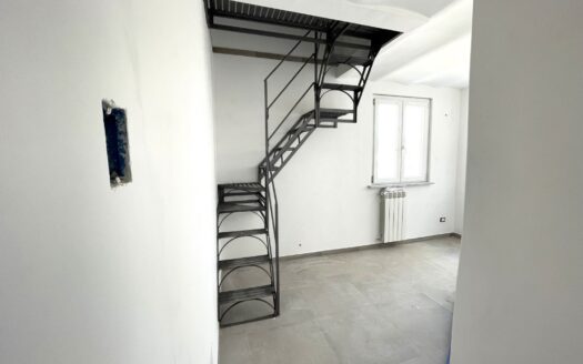 Appartamento su due piani in vendita in corso Calatafimi, 399