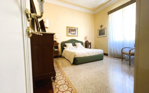 Luminoso 6 vani con terrazzo pressi Politeama