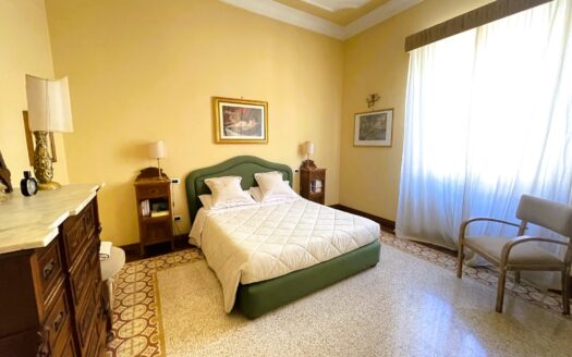 Luminoso 6 vani con terrazzo pressi Politeama