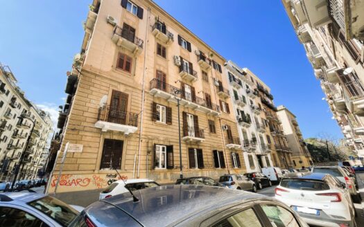 Luminoso 6 vani con terrazzo pressi Politeama