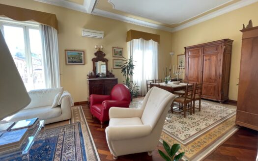 Luminoso 6 vani con terrazzo pressi Politeama