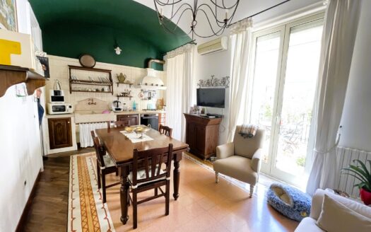 Luminoso 6 vani con terrazzo pressi Politeama