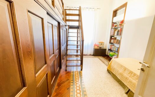 Luminoso 6 vani con terrazzo pressi Politeama