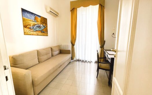 Luminoso 6 vani con terrazzo pressi Politeama