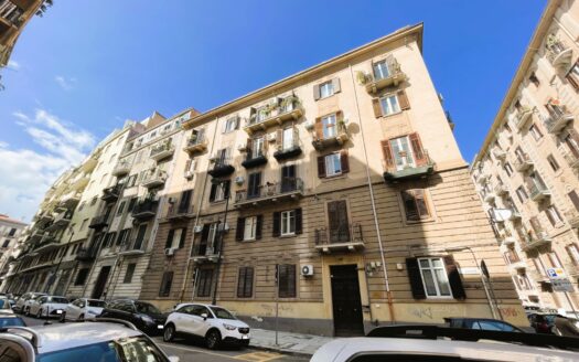 Luminoso 6 vani con terrazzo pressi Politeama