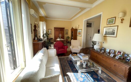 Luminoso 6 vani con terrazzo pressi Politeama