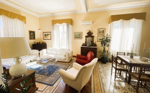 Luminoso 6 vani con terrazzo pressi Politeama