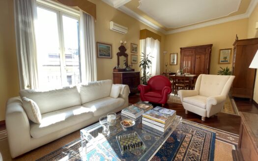 Luminoso 6 vani con terrazzo pressi Politeama