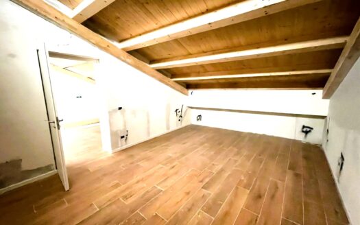 Luminoso appartamento mansardato in Corso Calatafimi 399