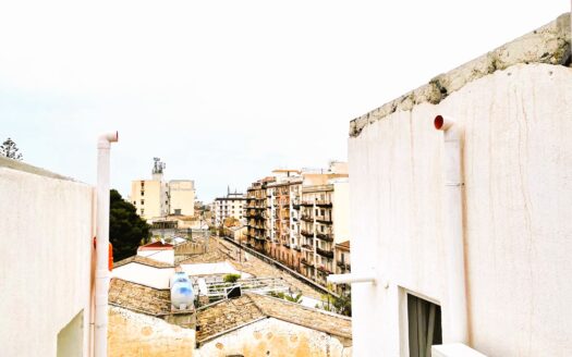 Luminoso appartamento mansardato in Corso Calatafimi 399