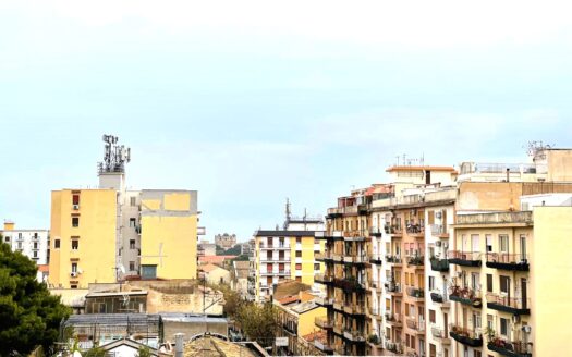 Luminoso appartamento mansardato in Corso Calatafimi 399