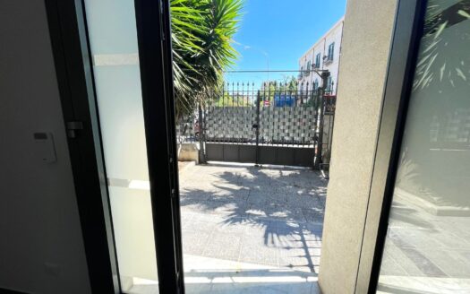 Signorile e ampio 3 vani con terrazzo zona Dante