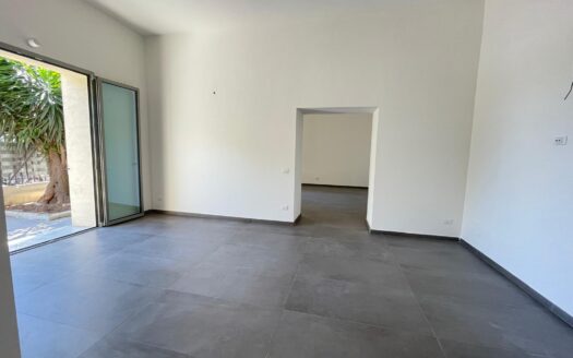 Signorile e ampio 3 vani con terrazzo zona Dante
