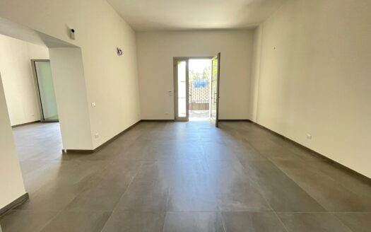 Signorile e ampio 3 vani con terrazzo zona Dante