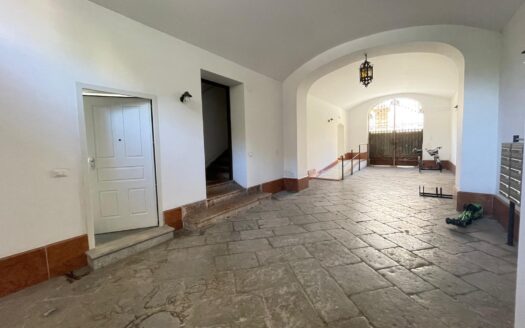 Signorile e ampio 3 vani con terrazzo zona Dante