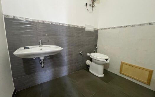 Signorile e ampio 3 vani con terrazzo zona Dante