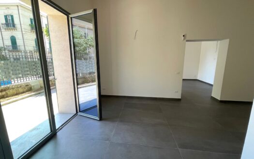 Signorile e ampio 3 vani con terrazzo zona Dante