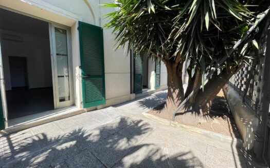 Signorile e ampio 3 vani con terrazzo zona Dante