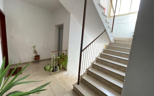 Luminoso appartamento in via Sampolo n. 218