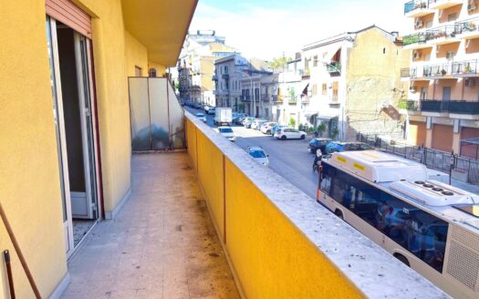 Luminoso appartamento in via Quarto dei Mille n.36