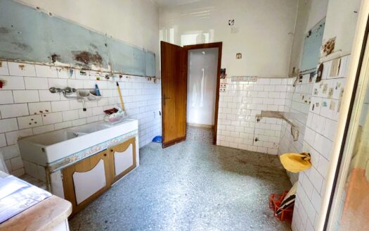 Luminoso appartamento in via Quarto dei Mille n.36