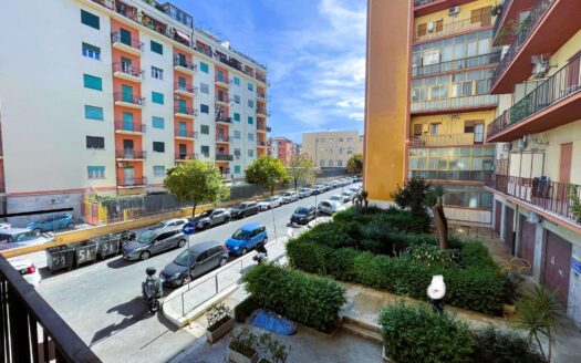 Luminoso appartamento in via Quarto dei Mille n.36